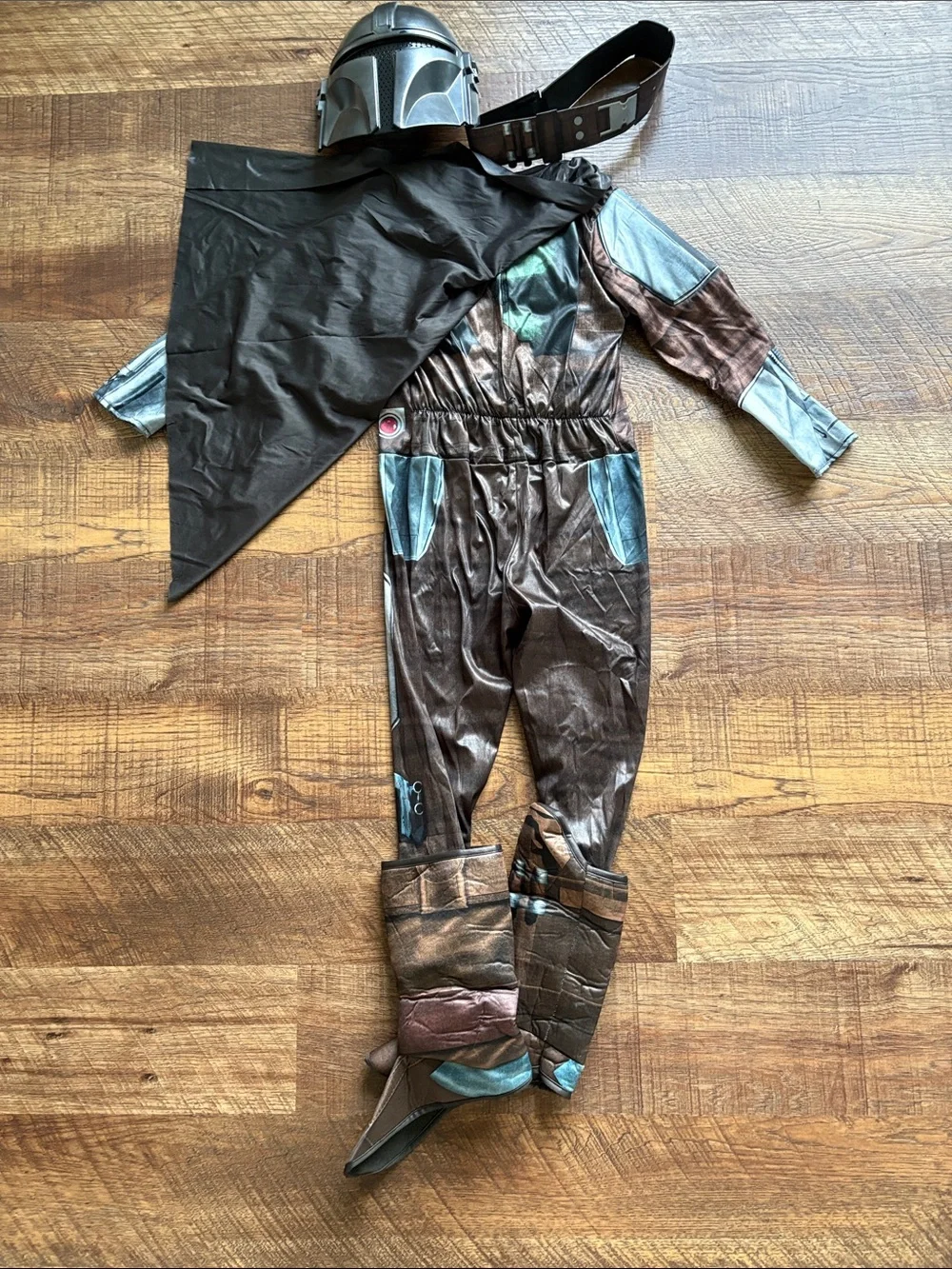 Official Star Wars Mandalorian Costume with Cape and Helmet